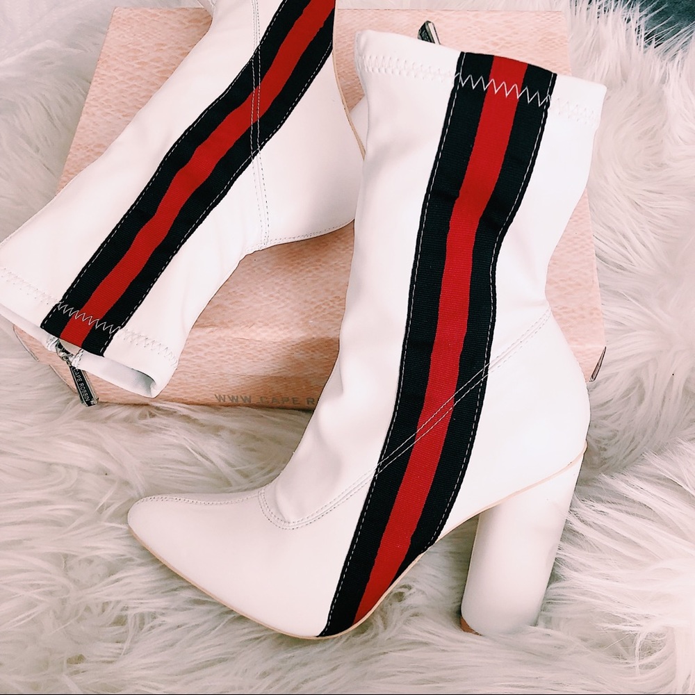 BRAND NEW (without tags, in box) Boots